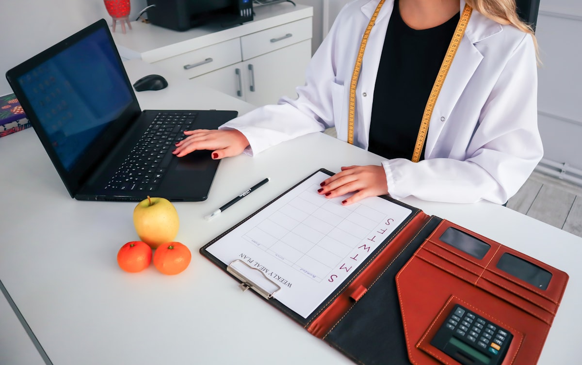 Expert nutritionist providing dietary guidance